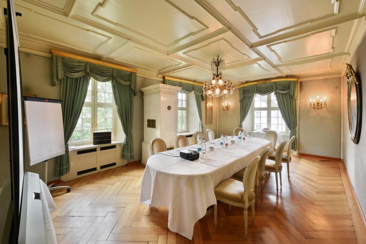 Hotel Im Schlosspark Binningen Bagian luar foto
