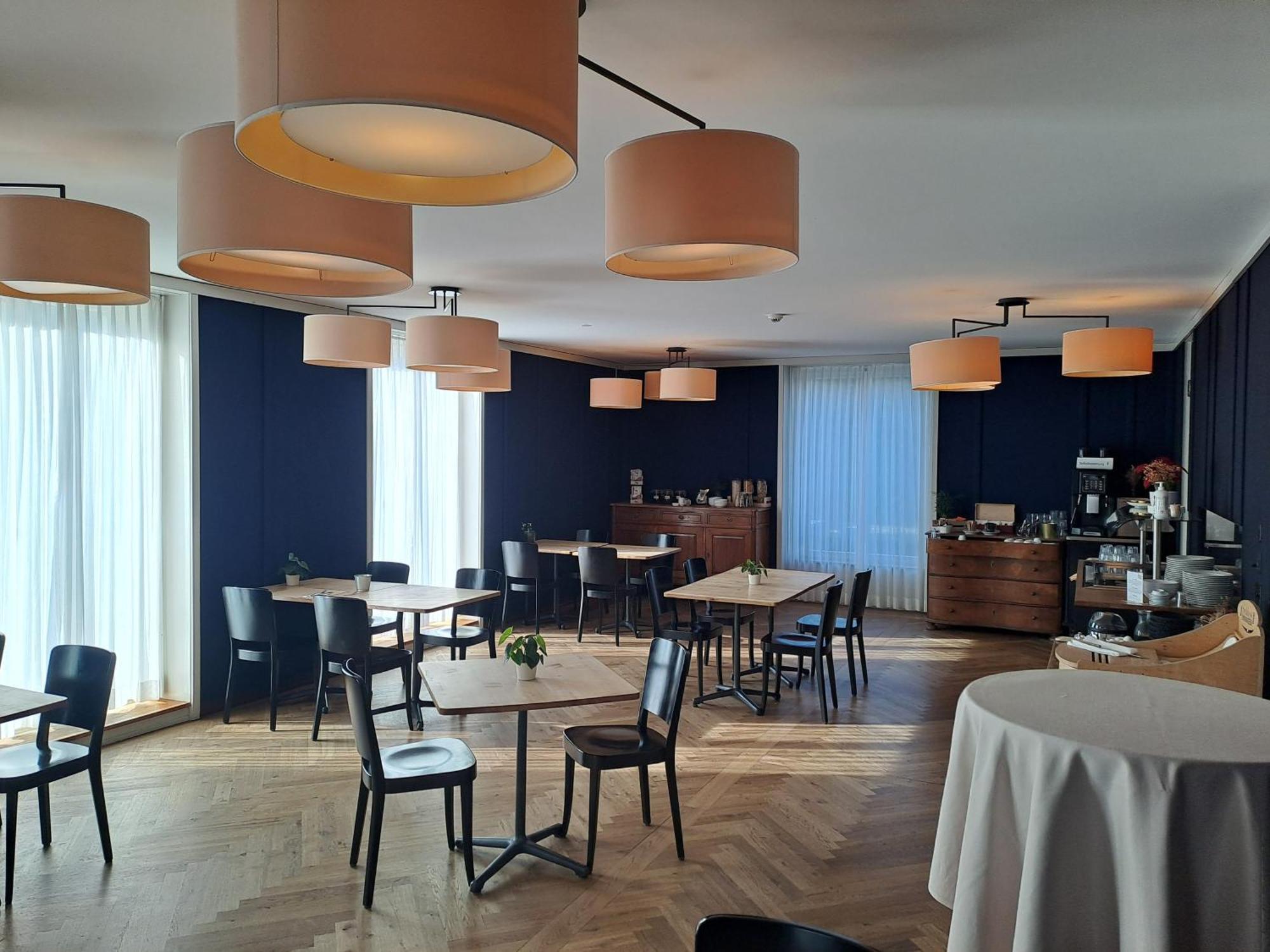 Hotel Im Schlosspark Binningen Bagian luar foto