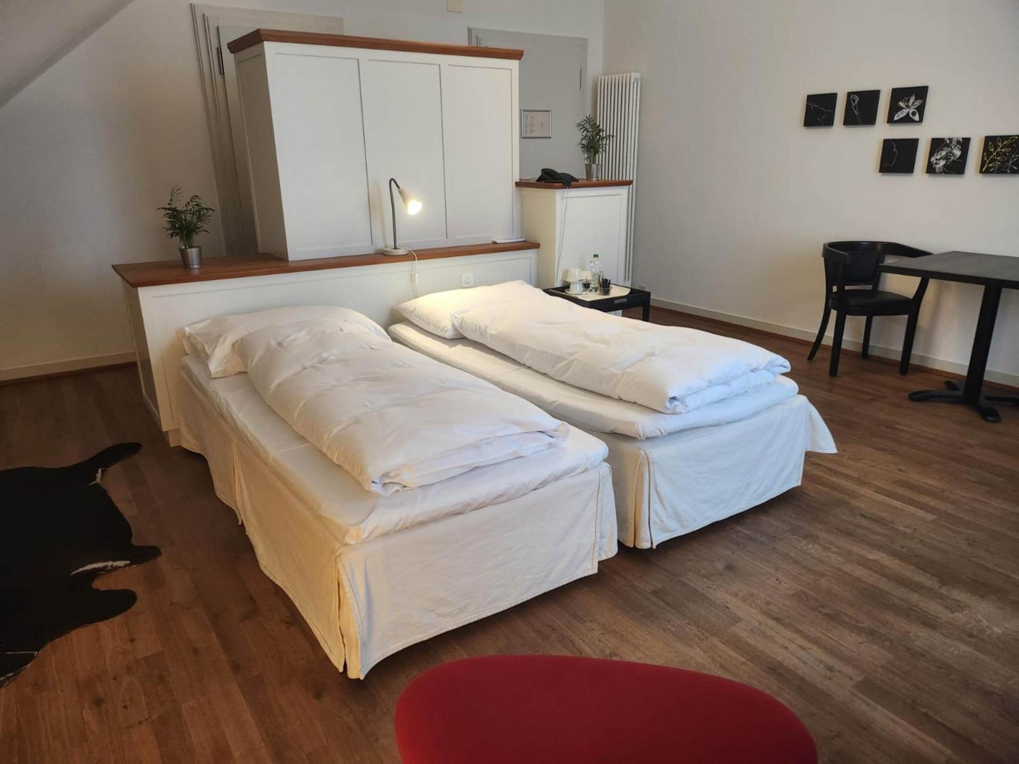 Hotel Im Schlosspark Binningen Bagian luar foto