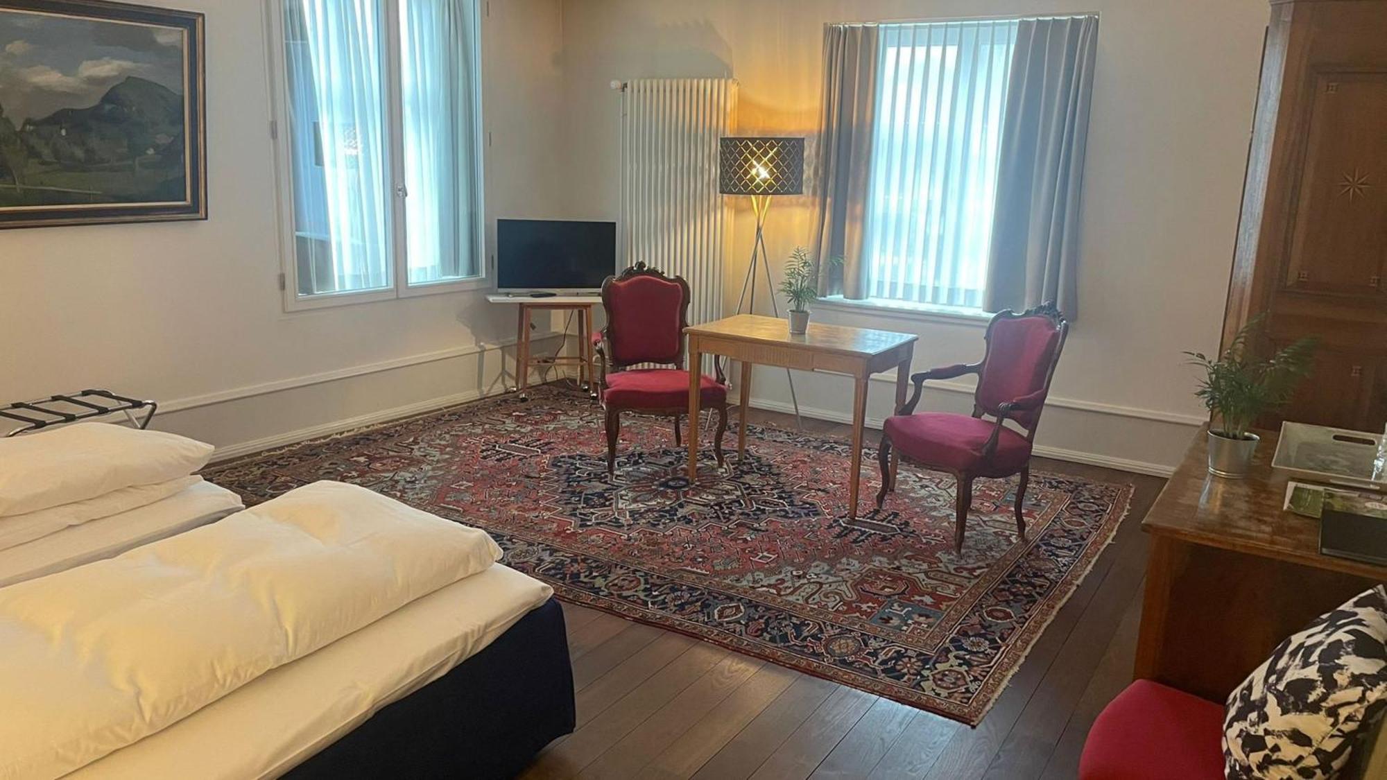 Hotel Im Schlosspark Binningen Bagian luar foto