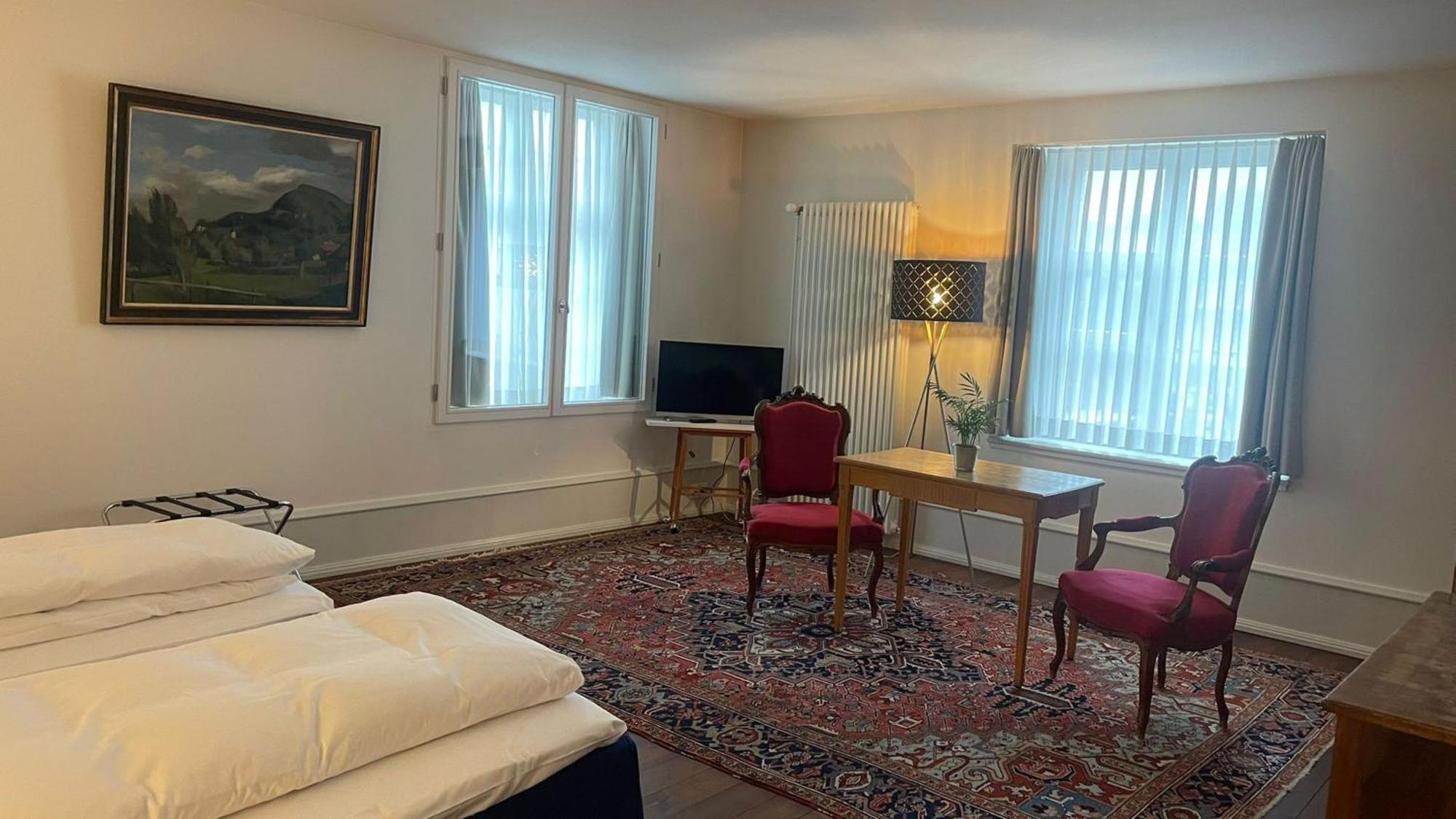 Hotel Im Schlosspark Binningen Bagian luar foto