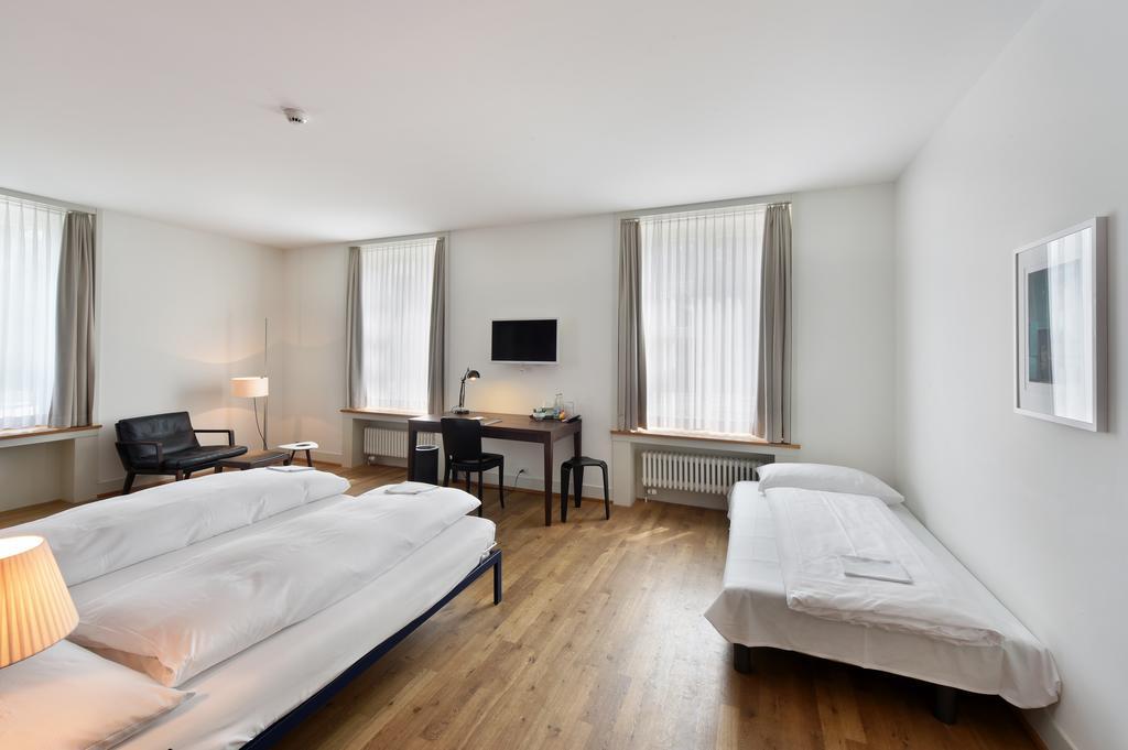 Hotel Im Schlosspark Binningen Bagian luar foto