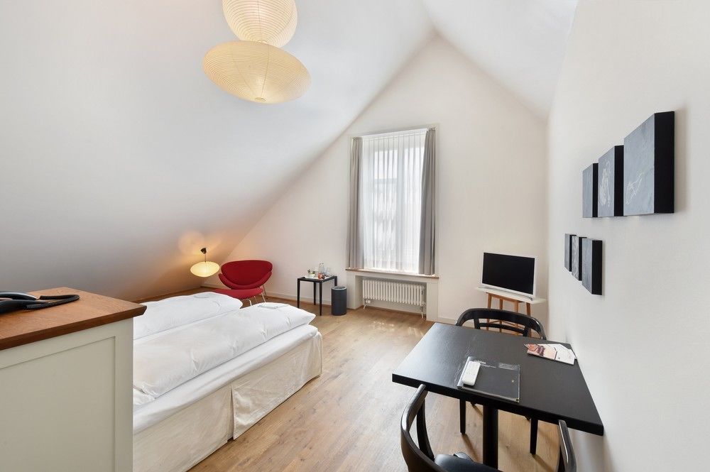 Hotel Im Schlosspark Binningen Bagian luar foto